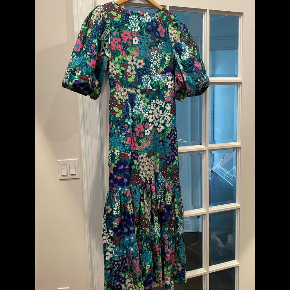 Chic cocktail garden dress.